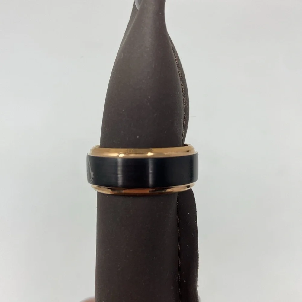 NWT UNLOCKED NAnimerica Assassins Creed Mirage Men’s Size 6 18K Rose Gold Ring